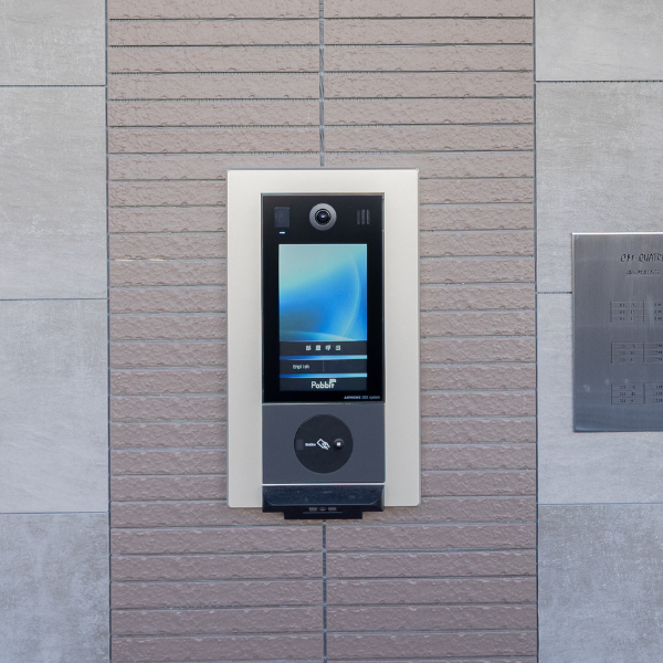 不審者の侵入をブロック